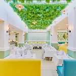 מלון דירות Gloria Izaro Club 4*