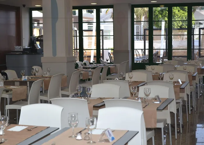 Ξενοδοχείο με διαμερίσματα Gloria Izaro Club