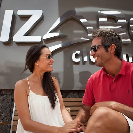 Ξενοδοχείο με διαμερίσματα Gloria Izaro Club